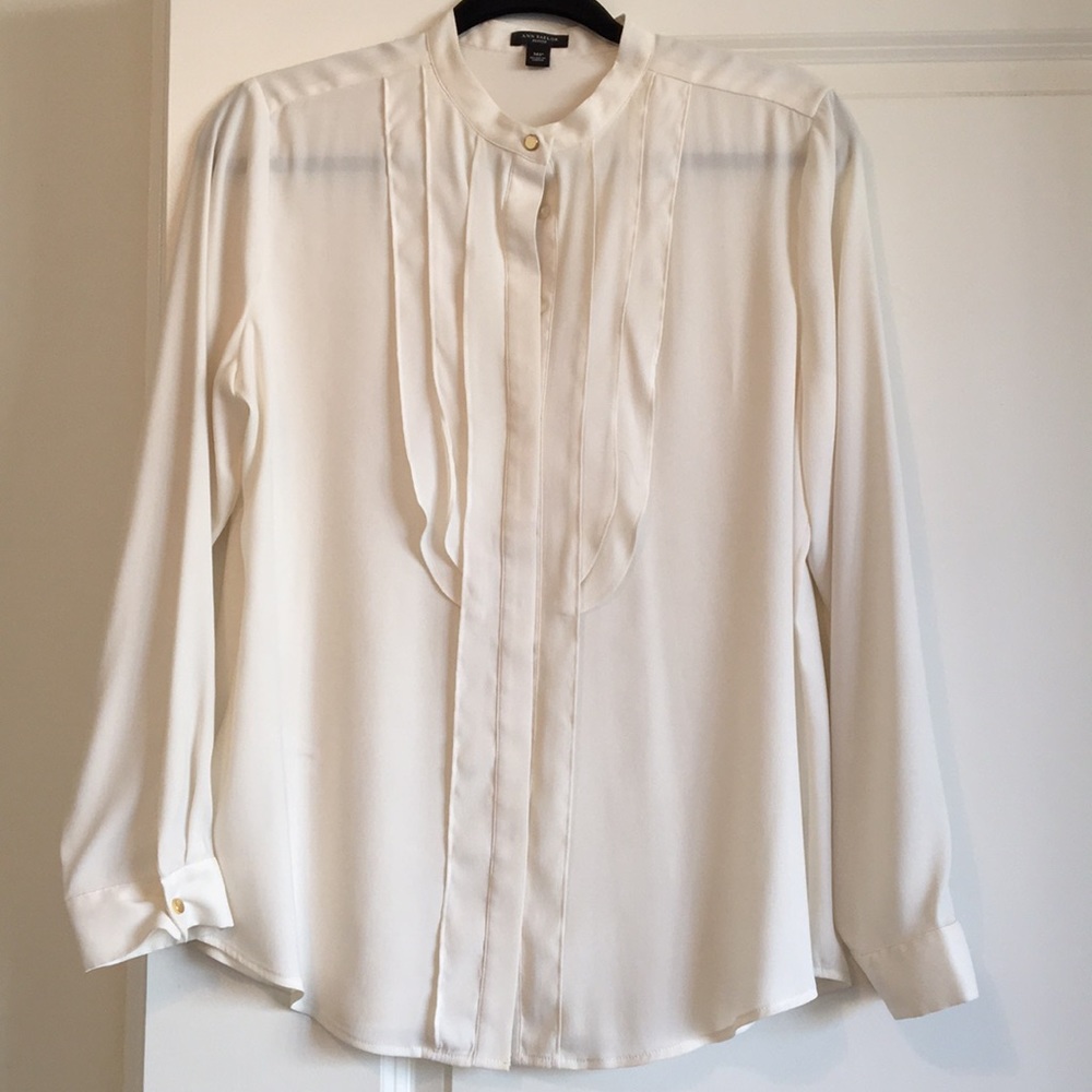 🍌Banana Republic Cream Ruffle Blouse